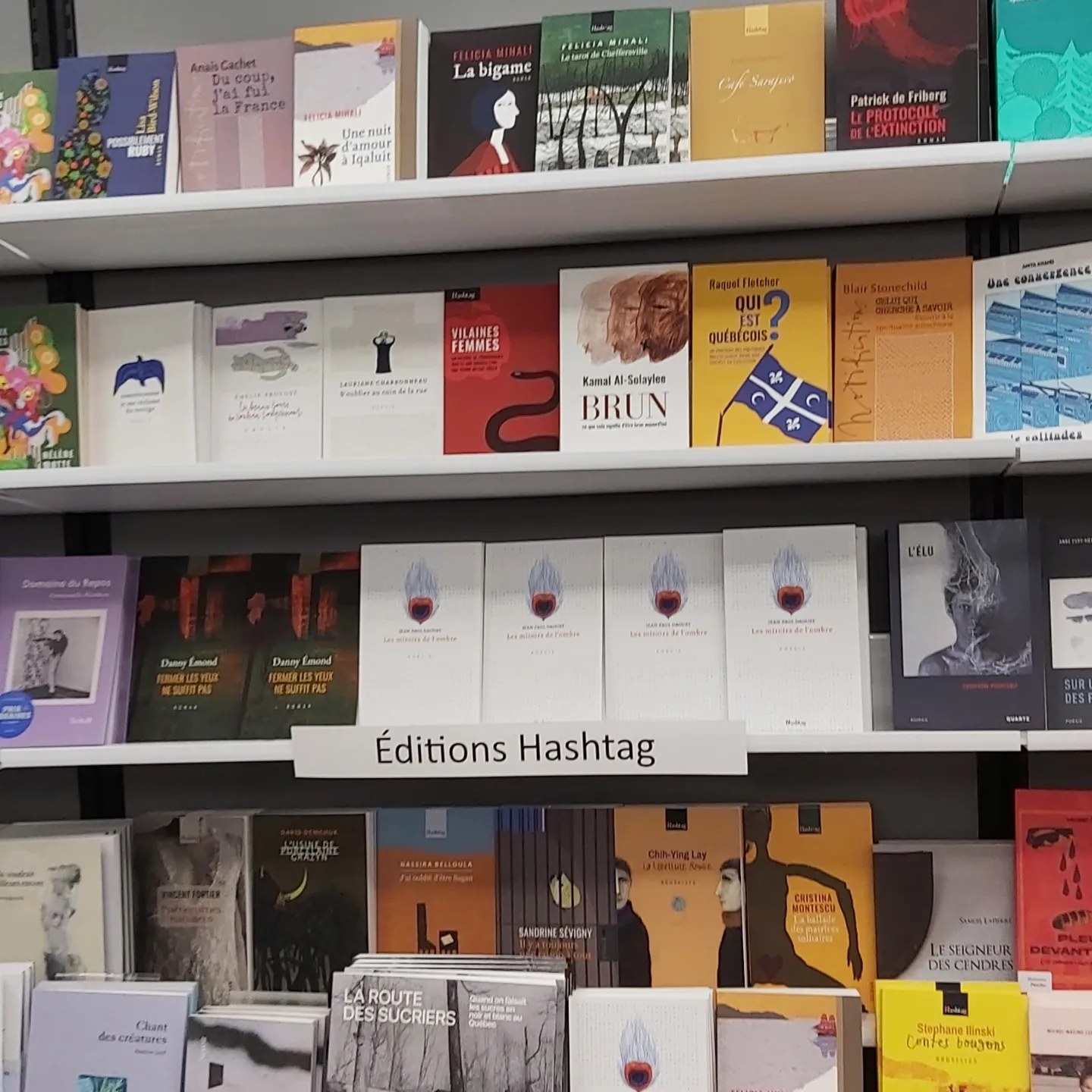 Photo de notre kiosque au Salon du livre de Trois-RIvières